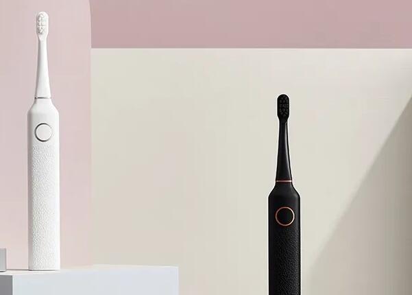 電動牙刷需要手動來回刷嗎？正確使用電動牙刷的方法詳解