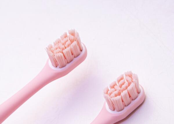 寶寶多大可以用電動牙刷？寶寶不同年齡階段選擇牙刷方法