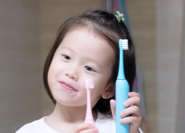 小孩怎么用電動牙刷刷牙正確？小孩正確用電動牙刷的技巧